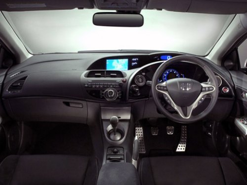 В отличие от обычных Civic, интерьер Civic Type-S…