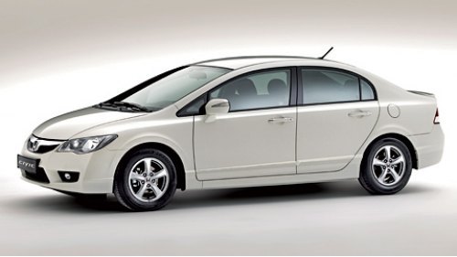 Обновленный седан Civic Hybrid тоже впервые…