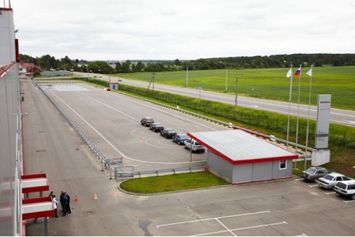 По всему миру крупных тренировочных центров…