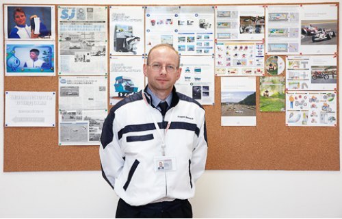 Справа за спиной старшего инструктора Андрея…