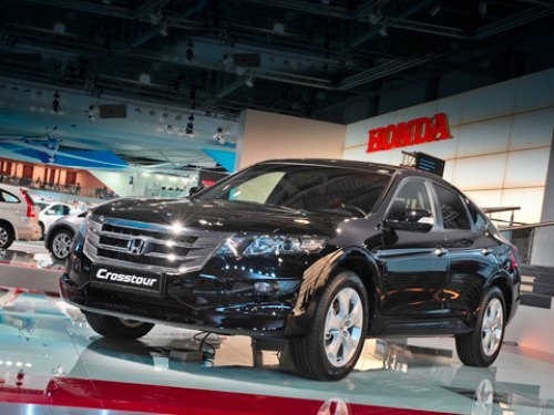 Хэтчбек Honda Crosstour построен на платформе…