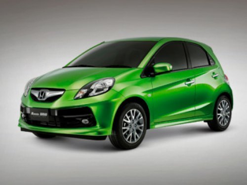 По расстоянию от носа до хвоста Honda Brio…