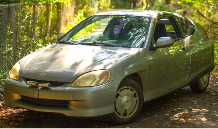 Мужчина купил гибрид Honda Insight с пробегом…