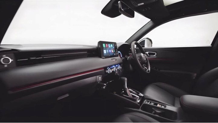 Внутри HR-V подвергся переработке центральной…