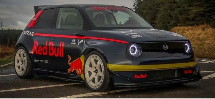 Honda e с широким обвесом и ливреей Red Bull…