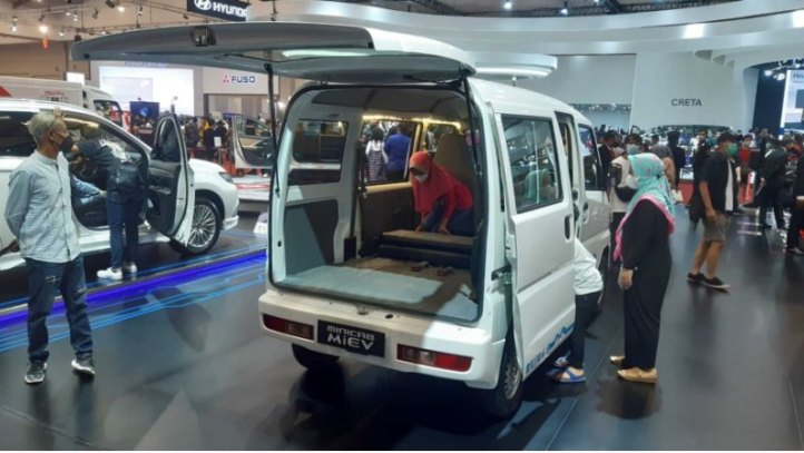 Представленный в 2018 году, это N-Van от Honda…