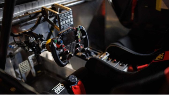 2,2-литровый мотор Honda V6 работает в паре с…