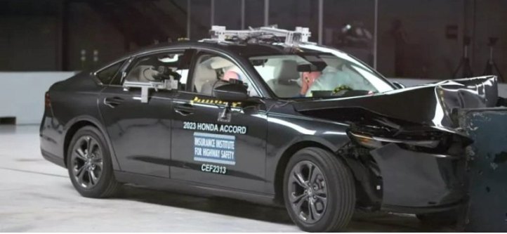 Среднеразмерная Honda Accord 2023 года…