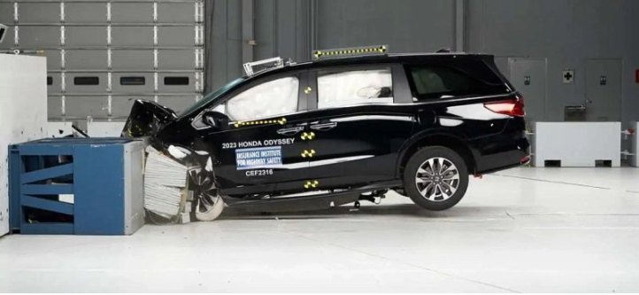 IIHS провел неутешительные краш-тесты для…