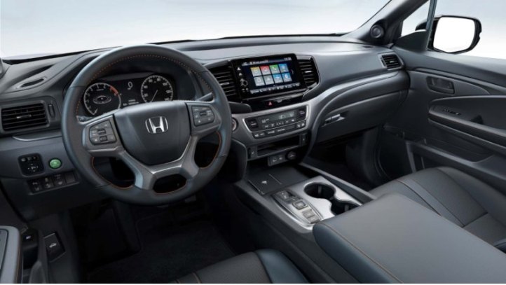 Ridgeline также получил измененные передний и…