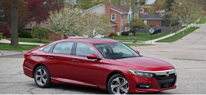 У дилеров в РФ нашлись новые седаны Honda Accord…
