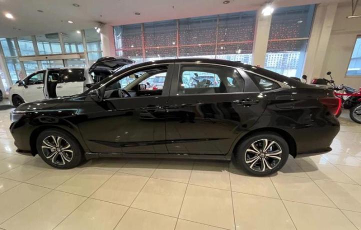 В Россию распродают остатки седанов Honda Crider…