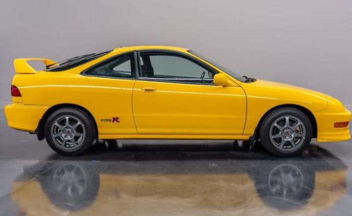 По мнению многих критиков, «старинная» Type R…