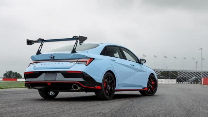 Эта версия седана Hyundai Elantra N должна быть…
