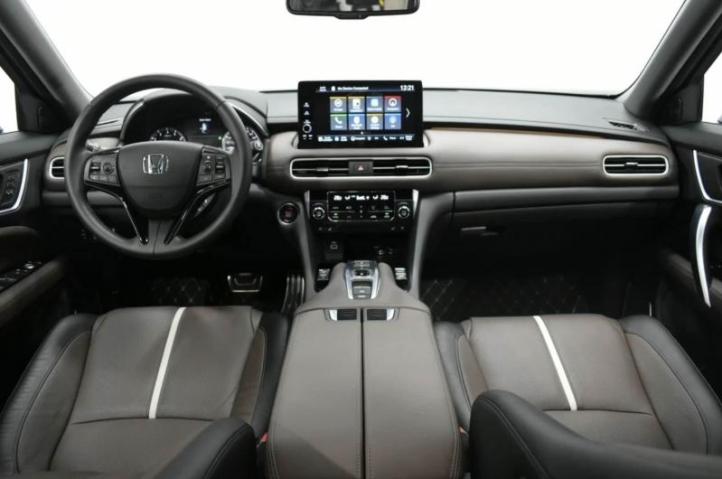 В оснащение Honda UR-V входят фронтальные и…