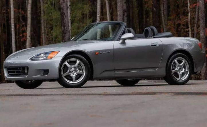 Honda S2000 с пробегом 67 км (2000 год выпуска)