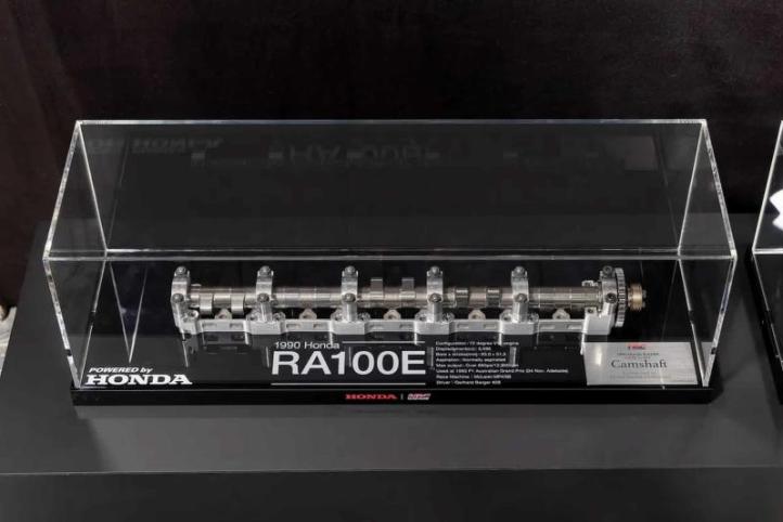 Распредвал мотора Honda RA100E