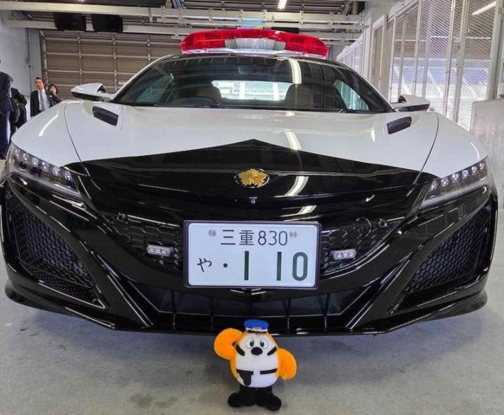 Суперкар Honda NSX, подаренный японской полиции