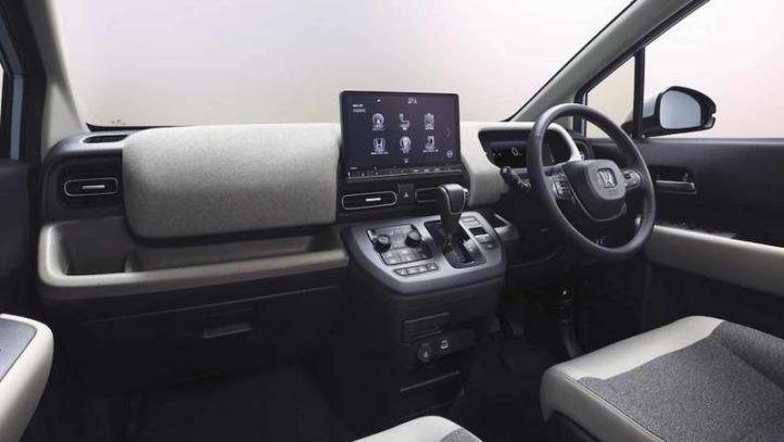 Интерьер модернизированного Honda Freed