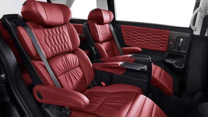 Интерьер Honda Elysion может похвастаться…