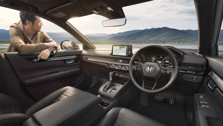 Интерьер обновленного Honda CR-V для Таиланда