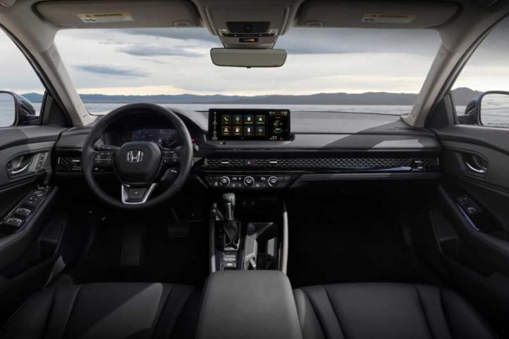 Интерьер Honda Accord Hybrid 2025
