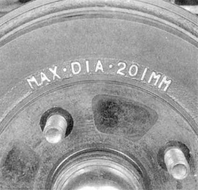 4r. Проденьте анкерные пальцы в отверстия в…