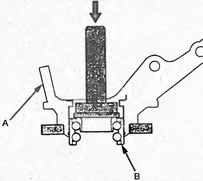 15. При помощи пресса и оправки выпрессуйте…