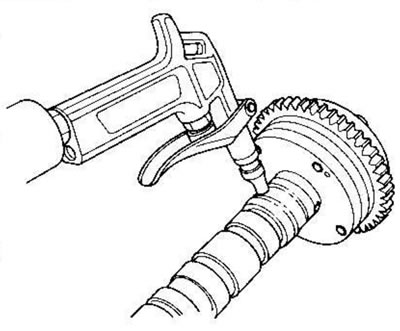 9. Подайте воздух в отверстие опережения для…