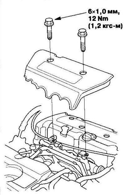12. Установите крышку на впускной коллектор.