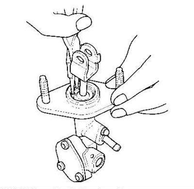 1. Подденьте кольцевой зажим и снимите его с…