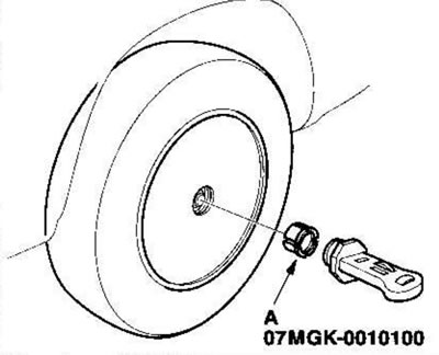 1. Снимите колпак с колеса и установите…
