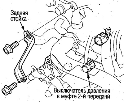 Не допускайте попадания внутрь разъема воды,…