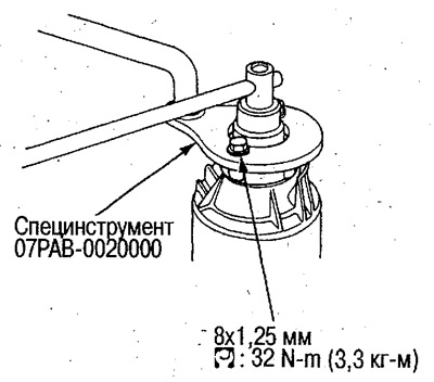 3. Установите специнструмент на задний…