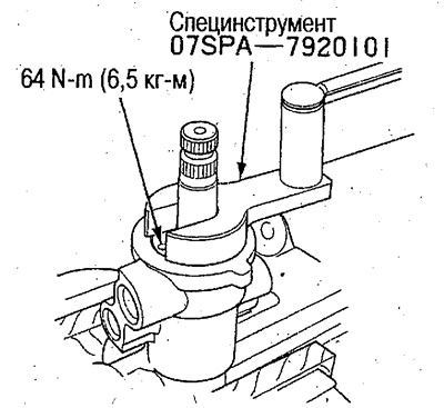 35. При помощи специнструмента затяните заглушку…