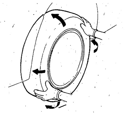 Проверьте шаровые шарниры и подшипники. (Возьмитесь за колесо руками, затем подвигайте его…